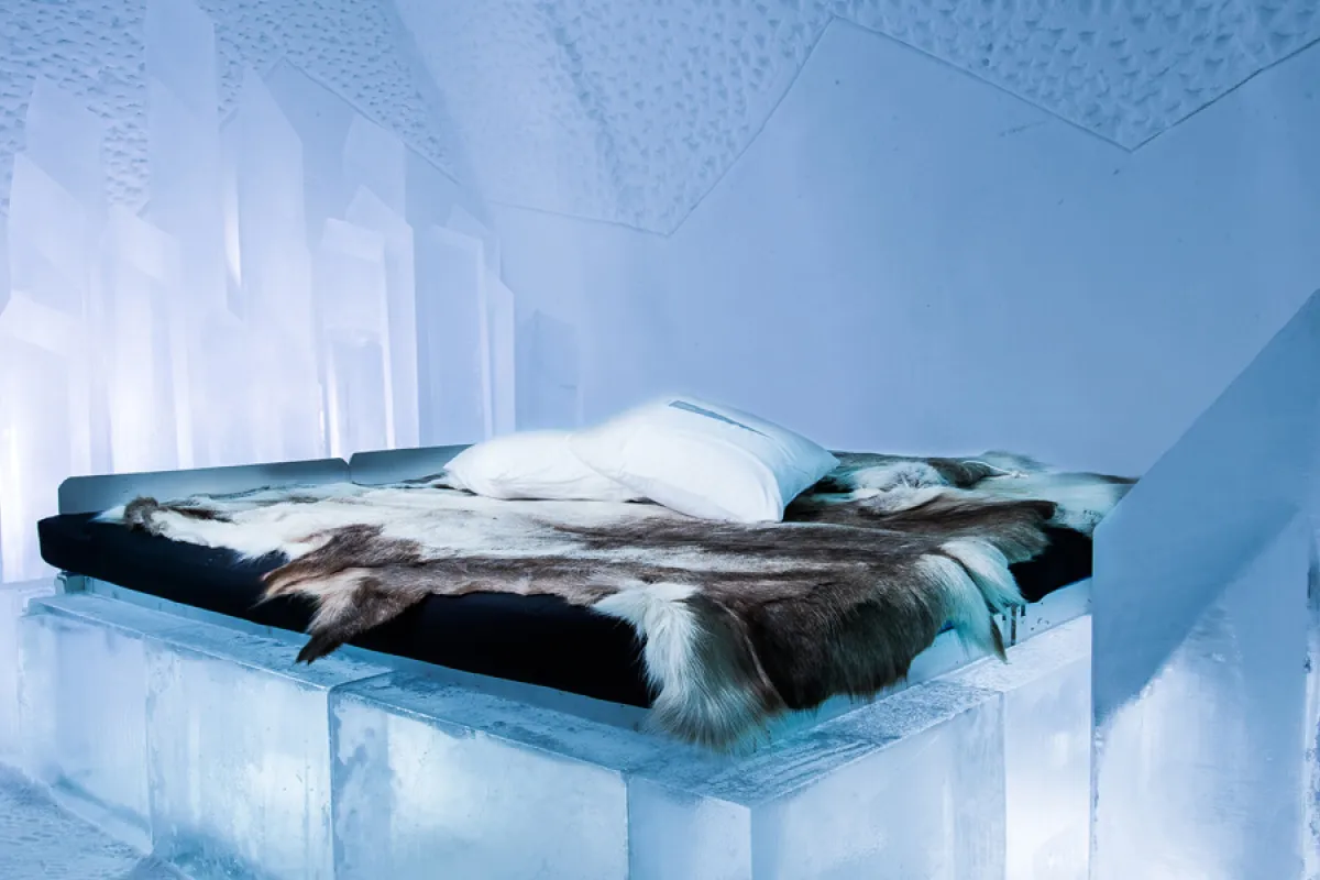 Hall of clear ice with a low sleeping platform